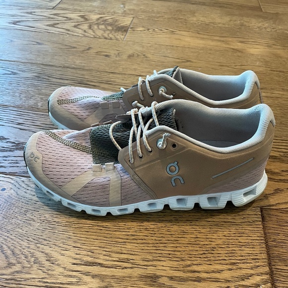Women's On Cloud Running Shoes - Picture 1 of 4